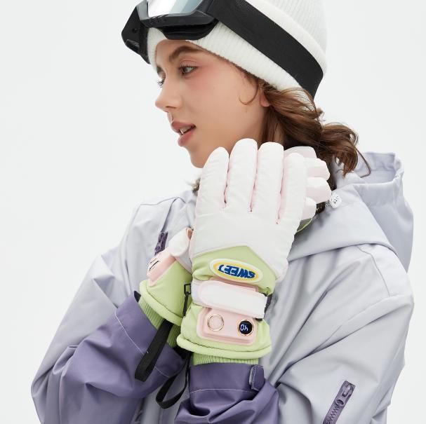 Windproof Water-Repellent Self-Heating Fleece Gloves Light Green - Image 1