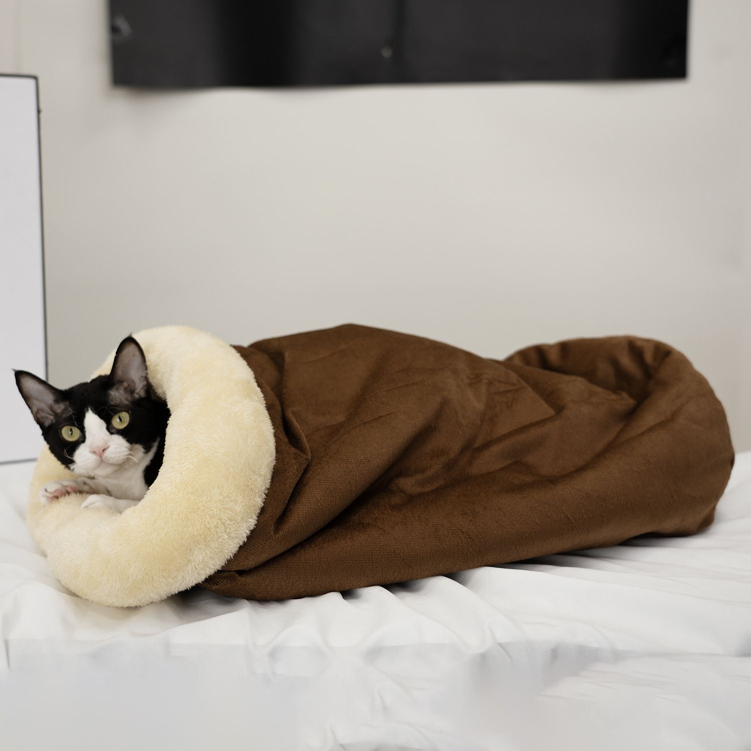 Universal Pet Warm Bed Dark Brown - Image 4