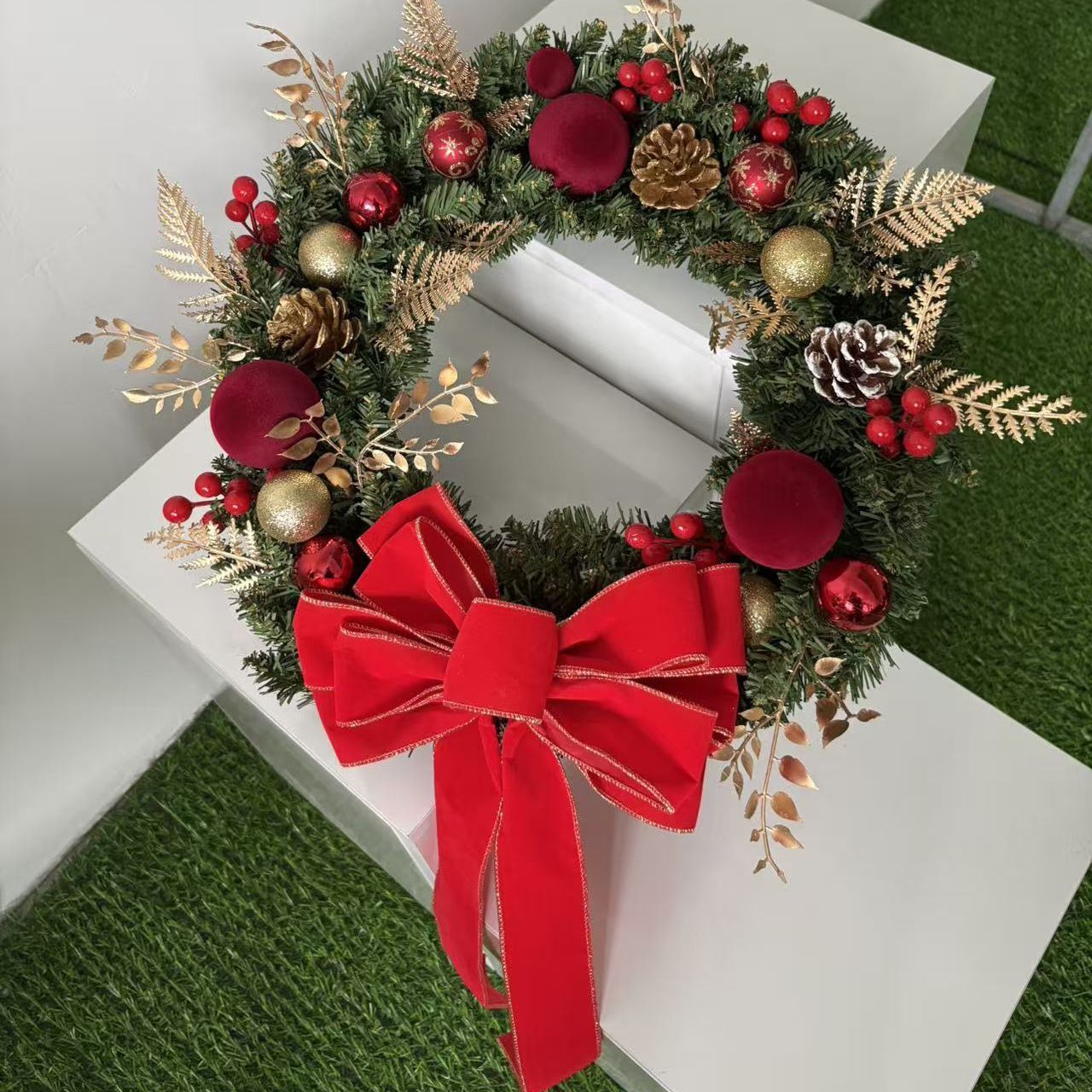2pk Xmas Wreath Gold Leaf Red Bow, 50cm Diameter - Image 5