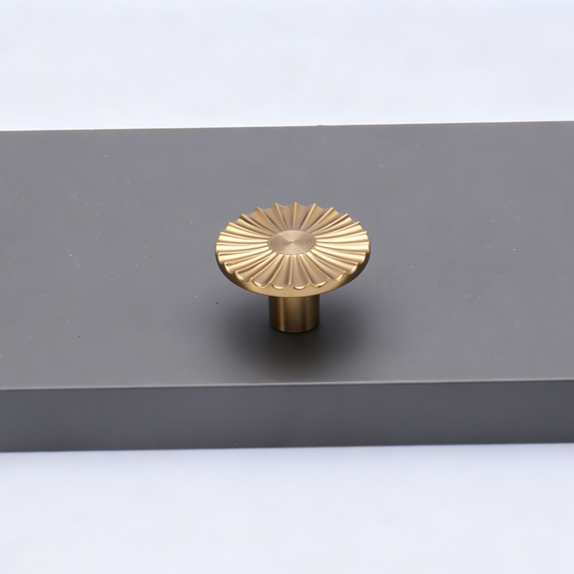 Radiating Daisy Fan Single Hole Knob 2pcs - Image 1