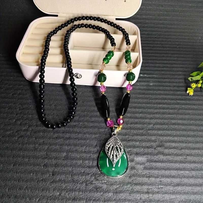 European and American trendy retro necklace, color-block beads and leaf-shaped pendant, simple and elegant, 78cm versatile chain, perfect for daily and smart casual looks. - Image 4