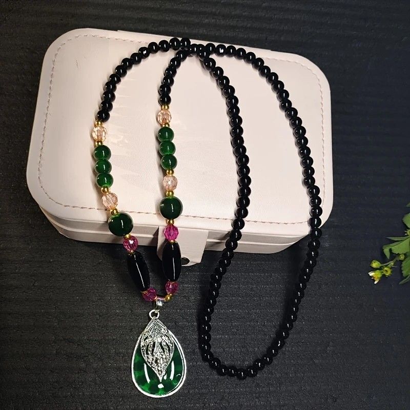 European and American trendy retro necklace, color-block beads and leaf-shaped pendant, simple and elegant, 78cm versatile chain, perfect for daily and smart casual looks. - Image 5