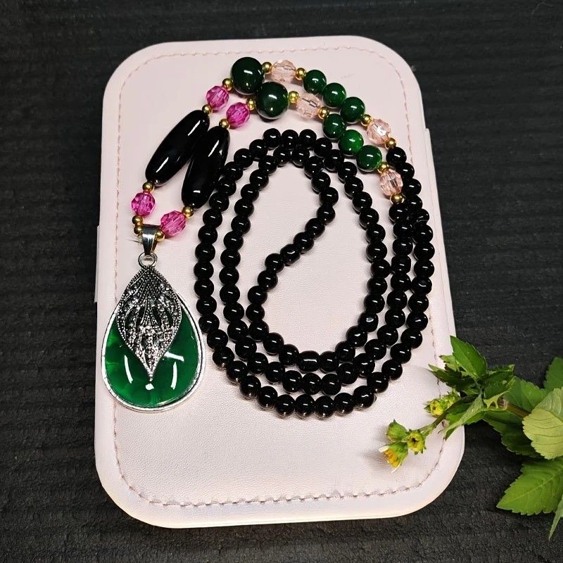 European and American trendy retro necklace, color-block beads and leaf-shaped pendant, simple and elegant, 78cm versatile chain, perfect for daily and smart casual looks. - Image 8