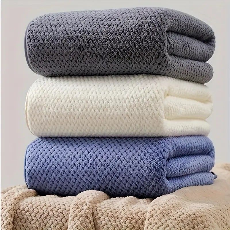 Modern Pineapple Grid Design Ultra-Soft Coral Fleece Bath Towel｜90x170cm Extra Thick Strong Absorption, Suitable for Bathroom, Gym, Hotel, and Home Use.(light blue) - Image 3