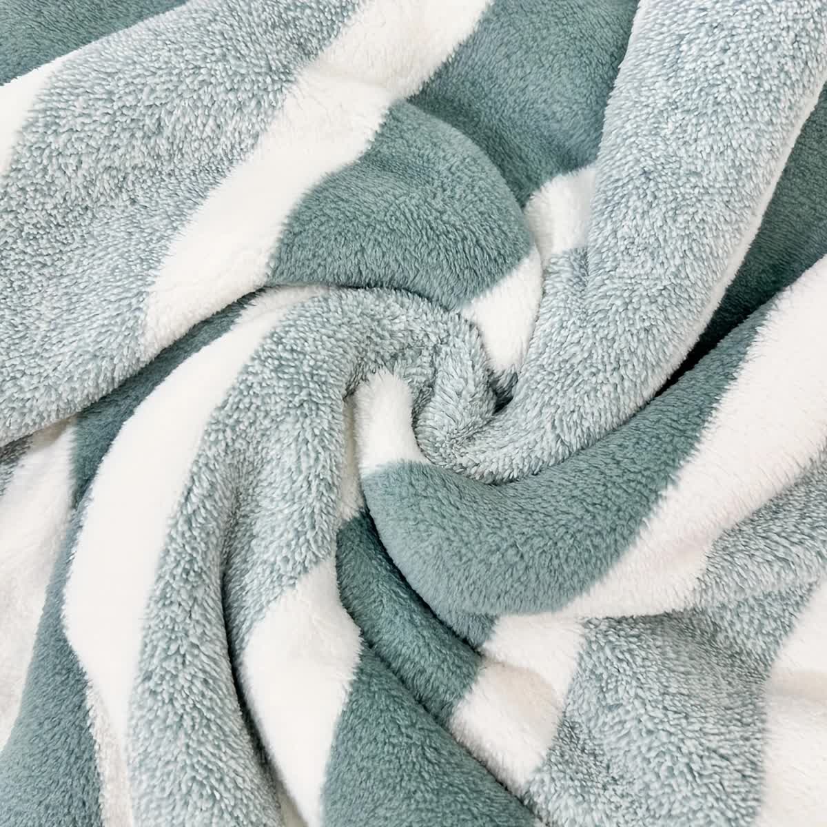 GREEN 12PCS Thick Absorbent Lint-Free Coral Fleece Kitchen Cleaning Cloth, Easily Removes Grease, Hangable for Drying - Image 3