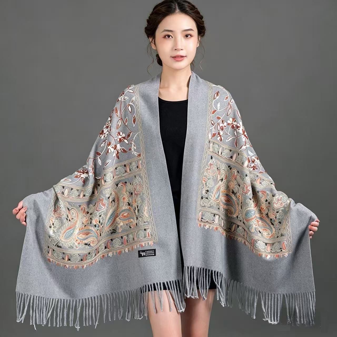 European-American Style Auspicious Embroidered Shawl Scarf, High-End Autumn & Winter Warm Outfit（lavender color) - Image 3