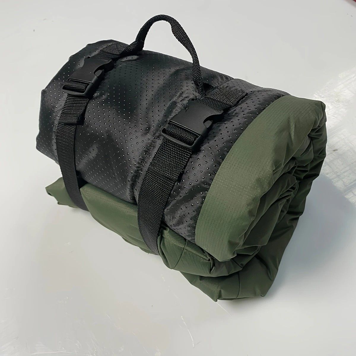 High-quality moisture-proof thick portable camping dog bed suitable for medium / large / small dogs - durable polyester outdoor mat with handle foldable design suitable for travel home and camping trips camping bed.pitch green - Image 1