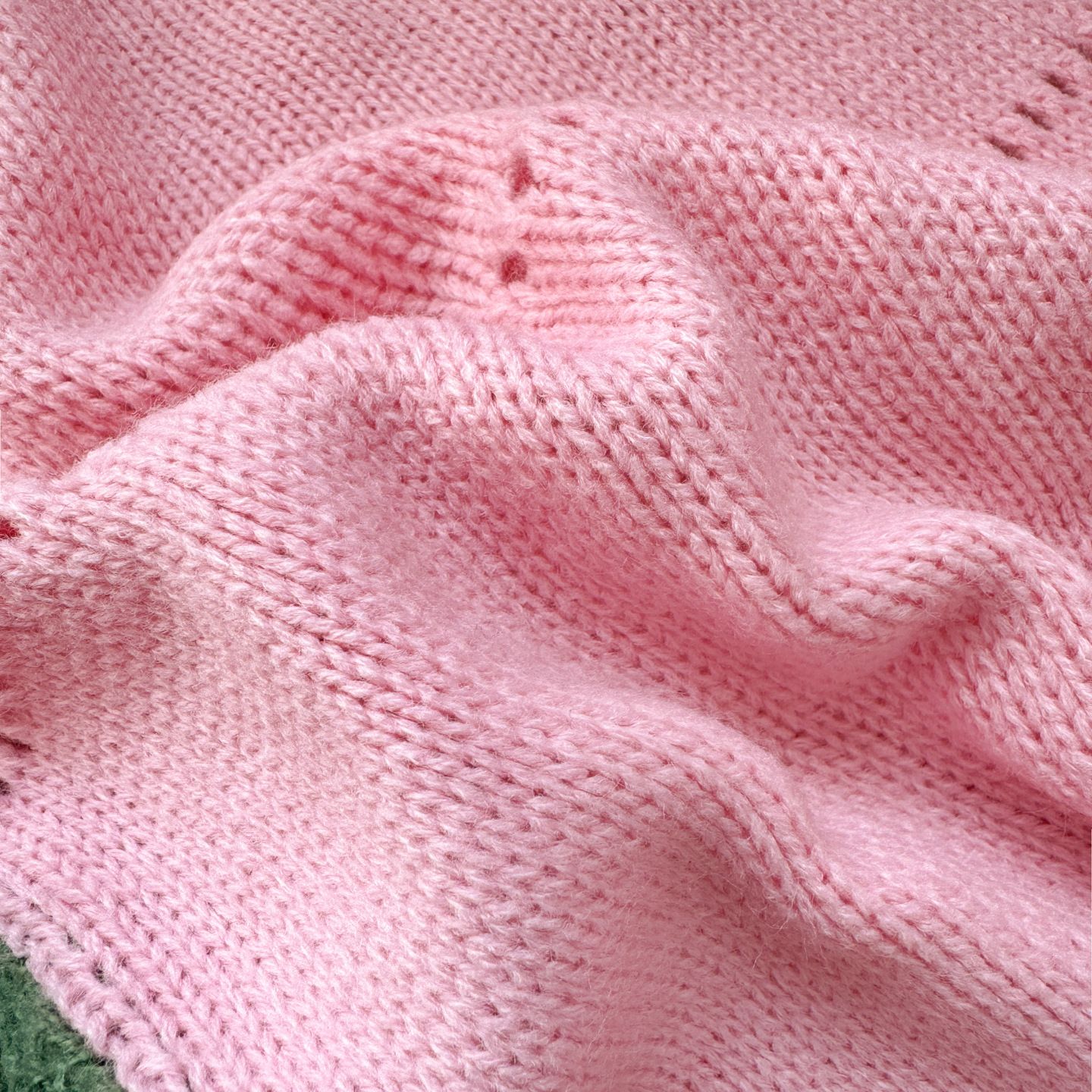 Pink Mist Gradient Rose Bouquet Blanket – a versatile, all-season blanket, perfect for office naps or as an air-conditioning cover.（Diameter: 150 cm / 59 in） - Image 5
