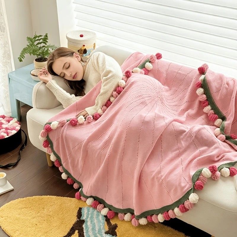 Pink Mist Gradient Rose Bouquet Blanket – a versatile, all-season blanket, perfect for office naps or as an air-conditioning cover.（Diameter: 100 cm / 39 in） - Image 4