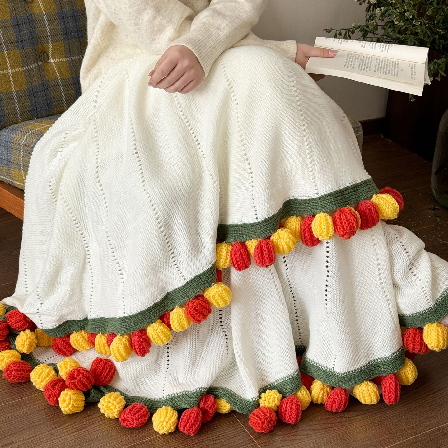 A rose bouquet multifunctional blanket, perfect for all seasons, ideal as an office nap blanket or air-conditioning cover. A timeless romantic gift for your girlfriend on holidays or birthdays. Everlasting romance.(Diameter: 100 cm / 39 in.Yellow on white - Image 3