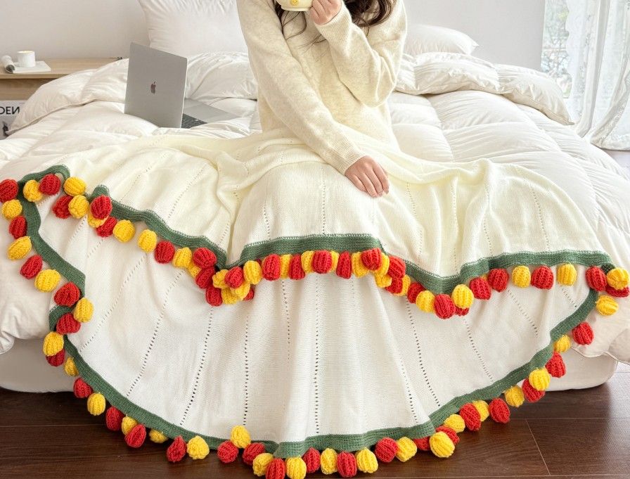 99 Roses Hand-Crocheted Bouquet Blanket: A Versatile Emblem of Eternal Romance, Offering Gentle Warmth Through Every Season（Yellow gradient on white background） - Image 4
