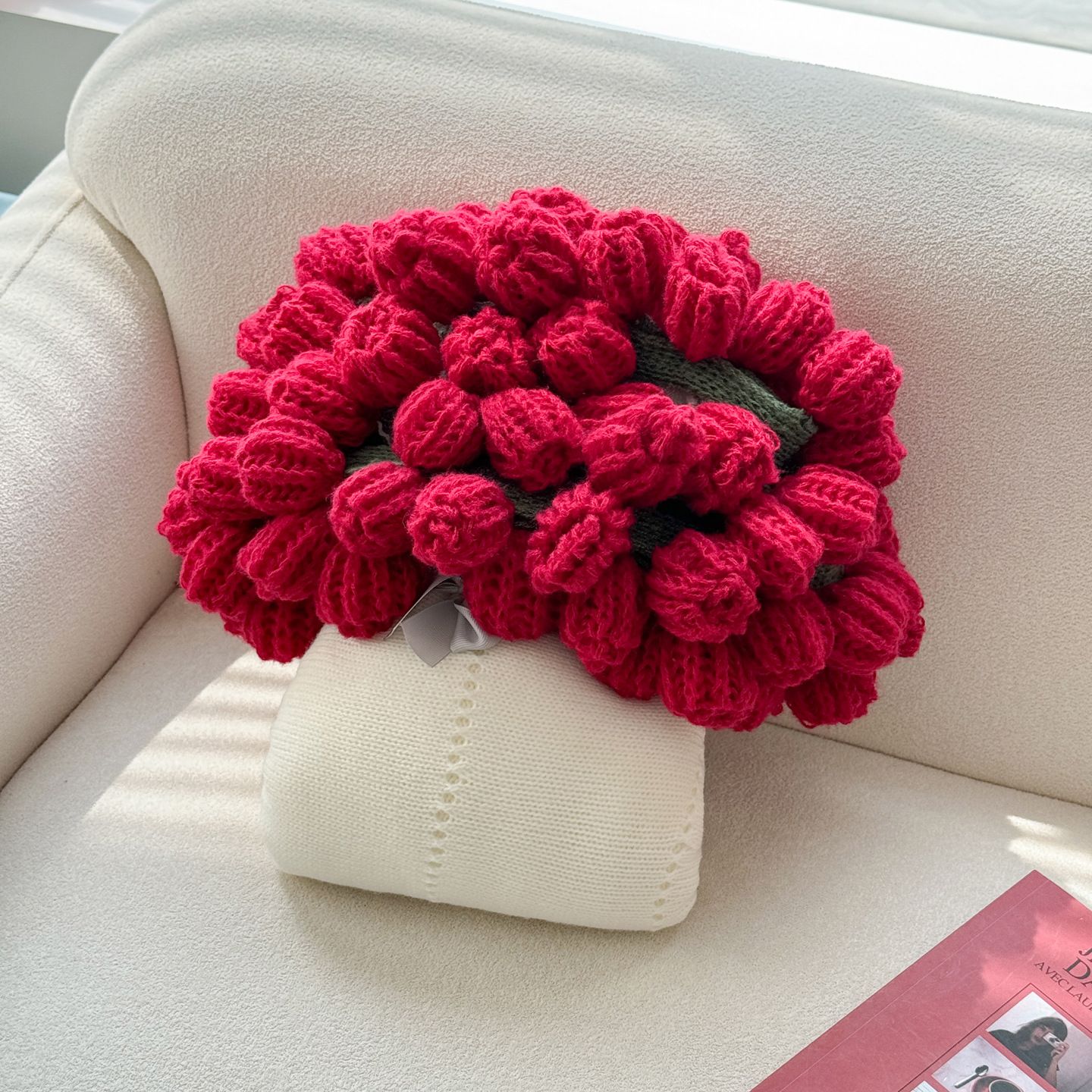 99 Roses Hand-Crocheted Bouquet Blanket: A Versatile Emblem of Eternal Romance, Offering Gentle Warmth Through Every Season（Red rose on white background） - Image 1