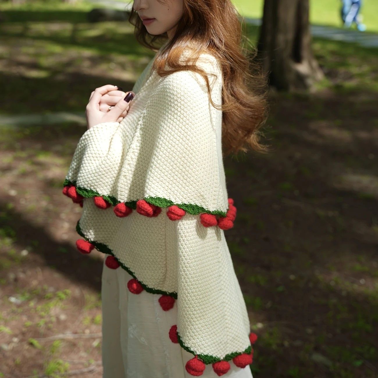 99 Roses Hand-Crocheted Bouquet Blanket: A Versatile Emblem of Eternal Romance, Offering Gentle Warmth Through Every Season（Red rose on white background） - Image 2