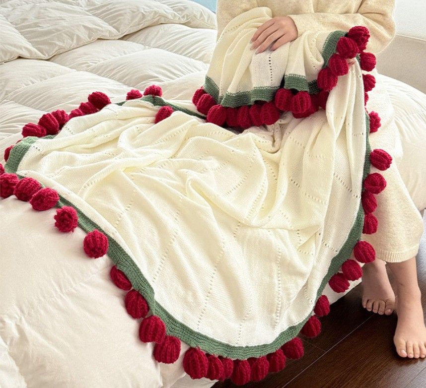 99 Roses Hand-Crocheted Bouquet Blanket: A Versatile Emblem of Eternal Romance, Offering Gentle Warmth Through Every Season（Red rose on white background） - Image 4
