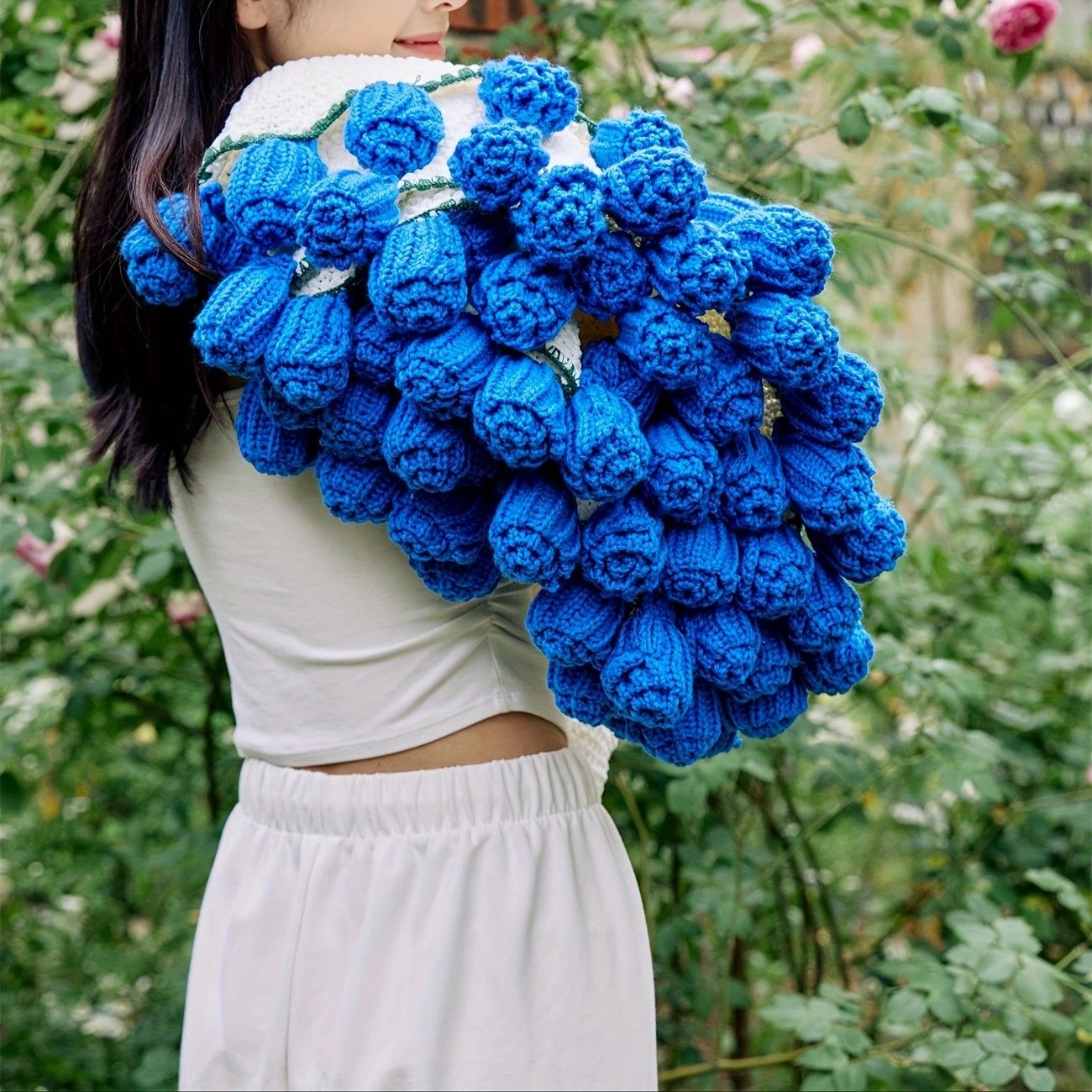 Hand-Crocheted Rose Round Blanket: A versatile romantic gift that brightens everyday warmth. (Diameter: 110 CM / 43.3 IN,  Blue) - Image 1