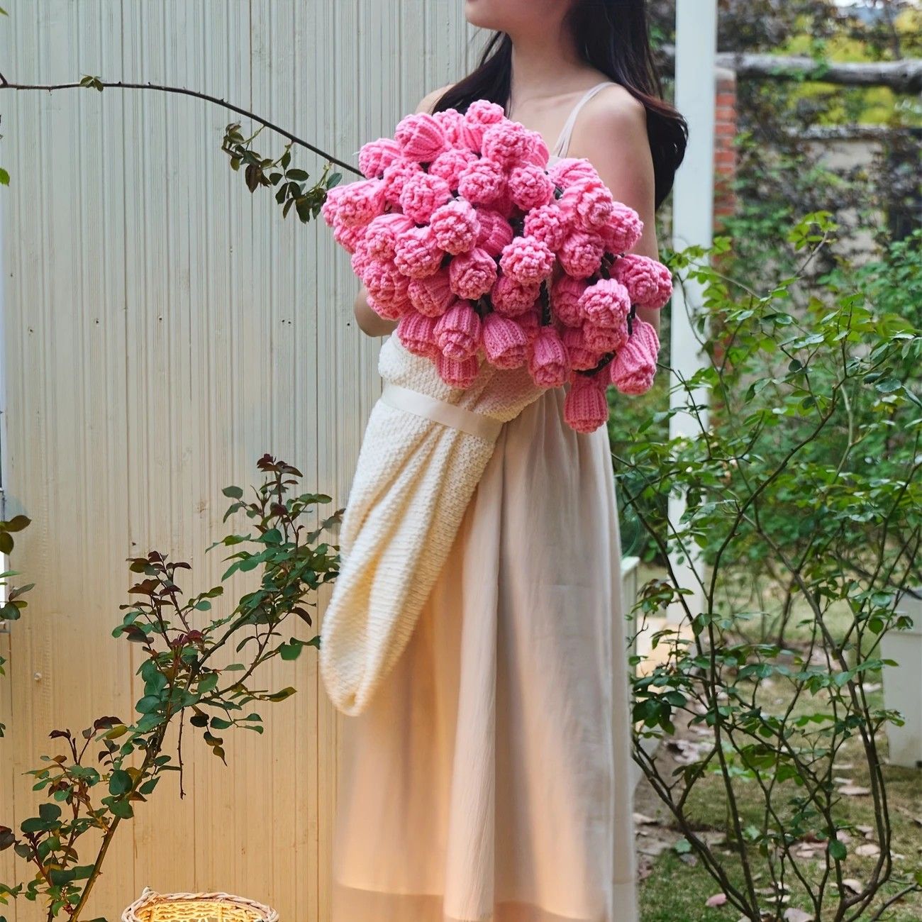 Hand-Crocheted Rose Round Blanket: A versatile romantic gift that brightens everyday warmth. (Diameter: 110 CM / 43.3 IN,  Blue) - Image 7