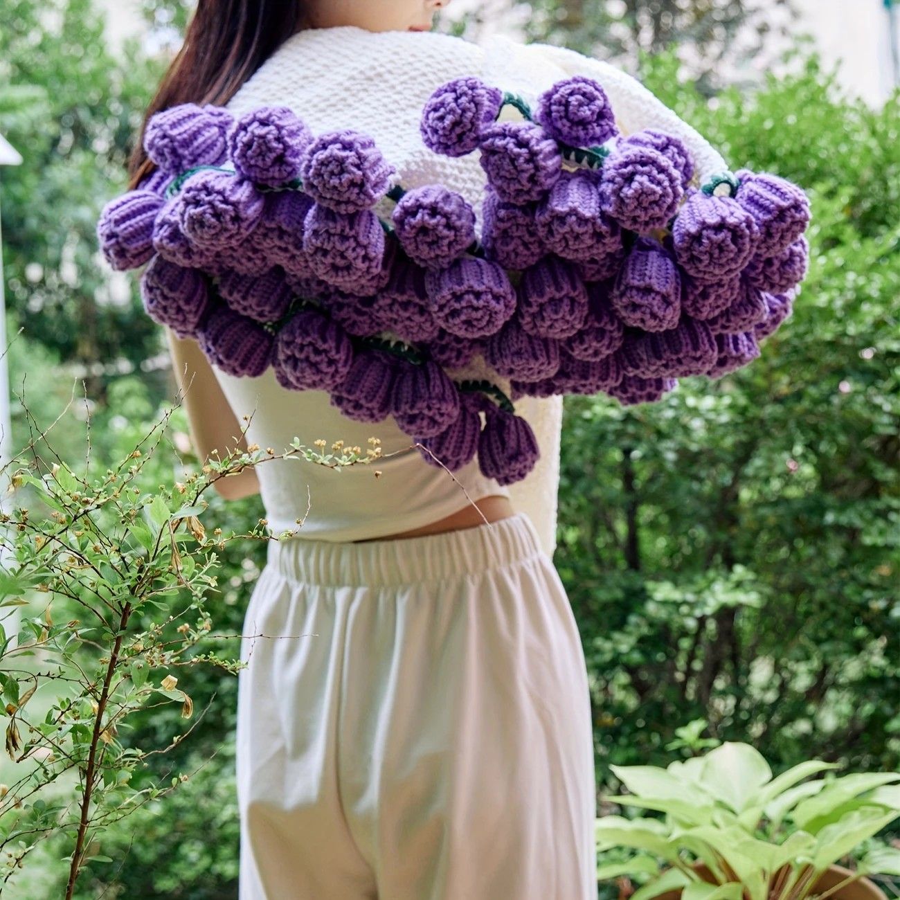 Hand-Crocheted Rose Round Blanket: A versatile romantic gift that brightens everyday warmth. (Diameter: 110 CM / 43.3 IN, purple) - Image 1