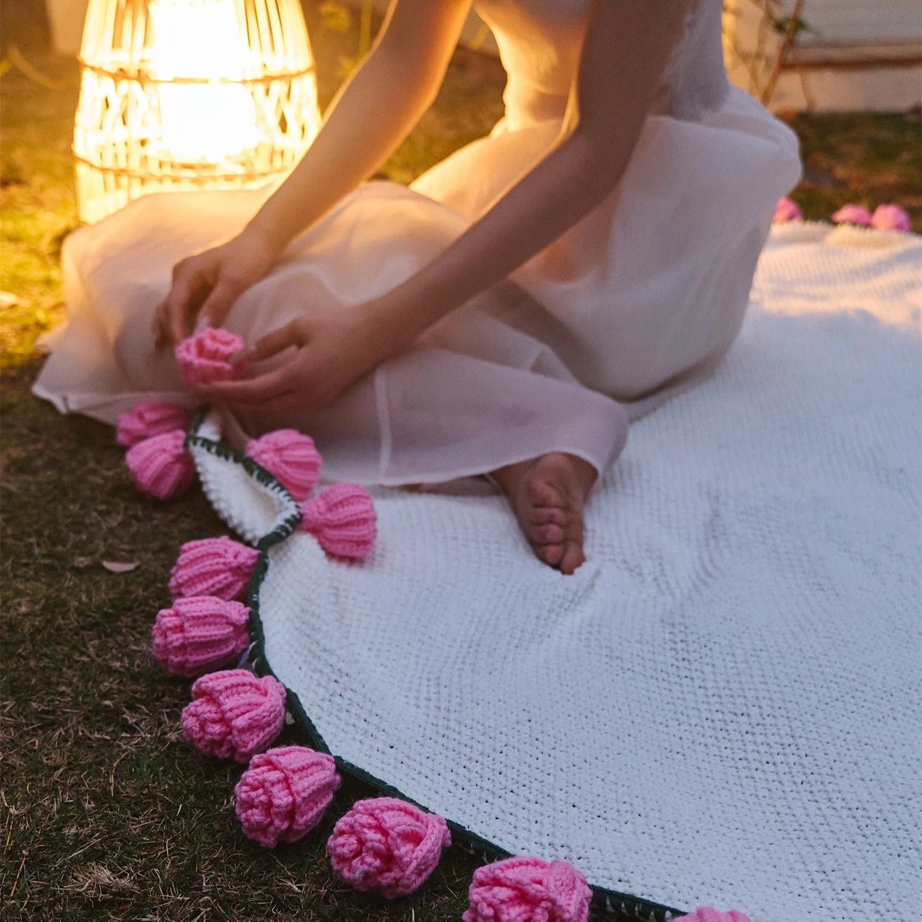 Hand-Crocheted Rose Round Blanket: A versatile romantic gift that brightens everyday warmth. (Diameter: 110 CM / 43.3 IN, bean paste) - Image 4