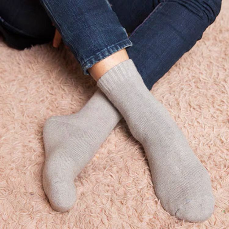 Thickened Wool Mid-Calf Socks 5-Pair Pack (Random Colors), Solid Color Versatile Fall and Winter Warmth, Soft Skin-Friendly Non-Stuffy, Essential for Casual Sports and Commuting - Image 7