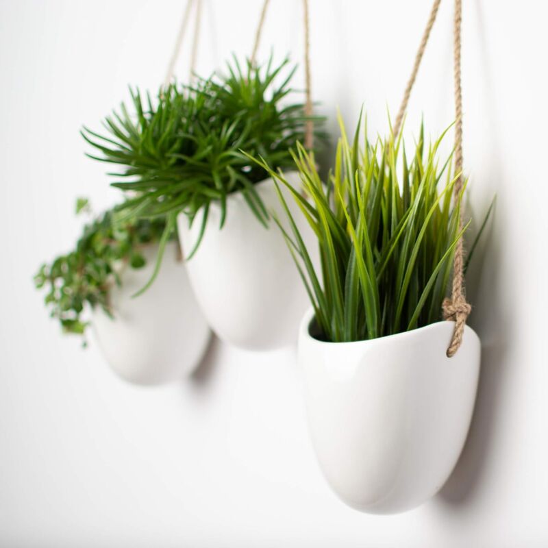Set of 3 white ceramic wall pots - Fei Yu - Image 2