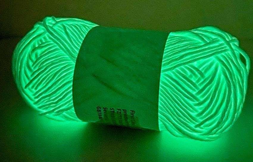 Luminous yarn for knitting and crocheting, White - Image 4