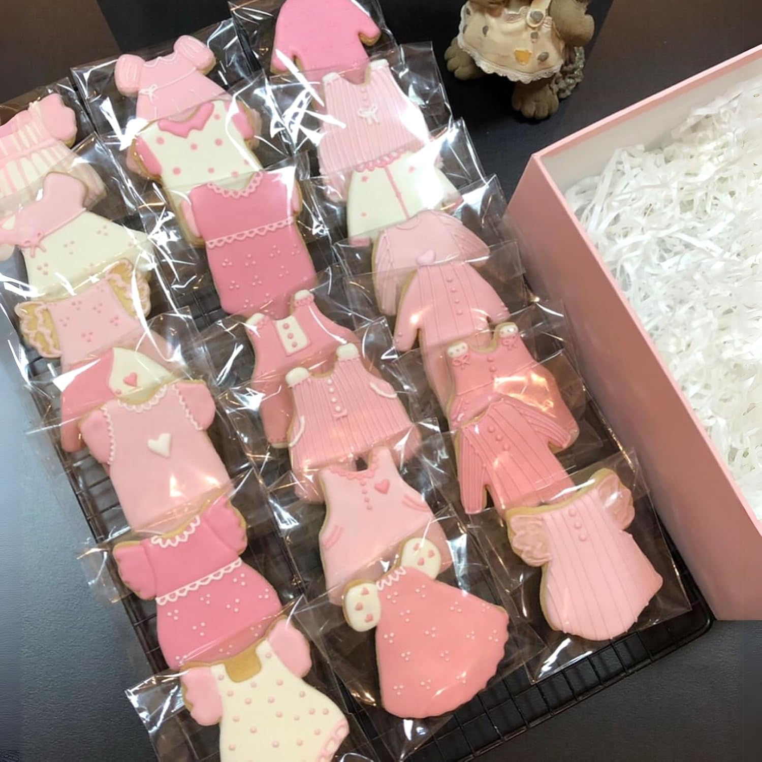 100pcs 4x6Inches Clear Cakesicle Bags Cookies Rice KrispieTreat Bags Individually Wrapped Treat Packaging for Soap Browine Chocolate Truffle Candy Gift Wedding Birthday Party Favors - Image 4