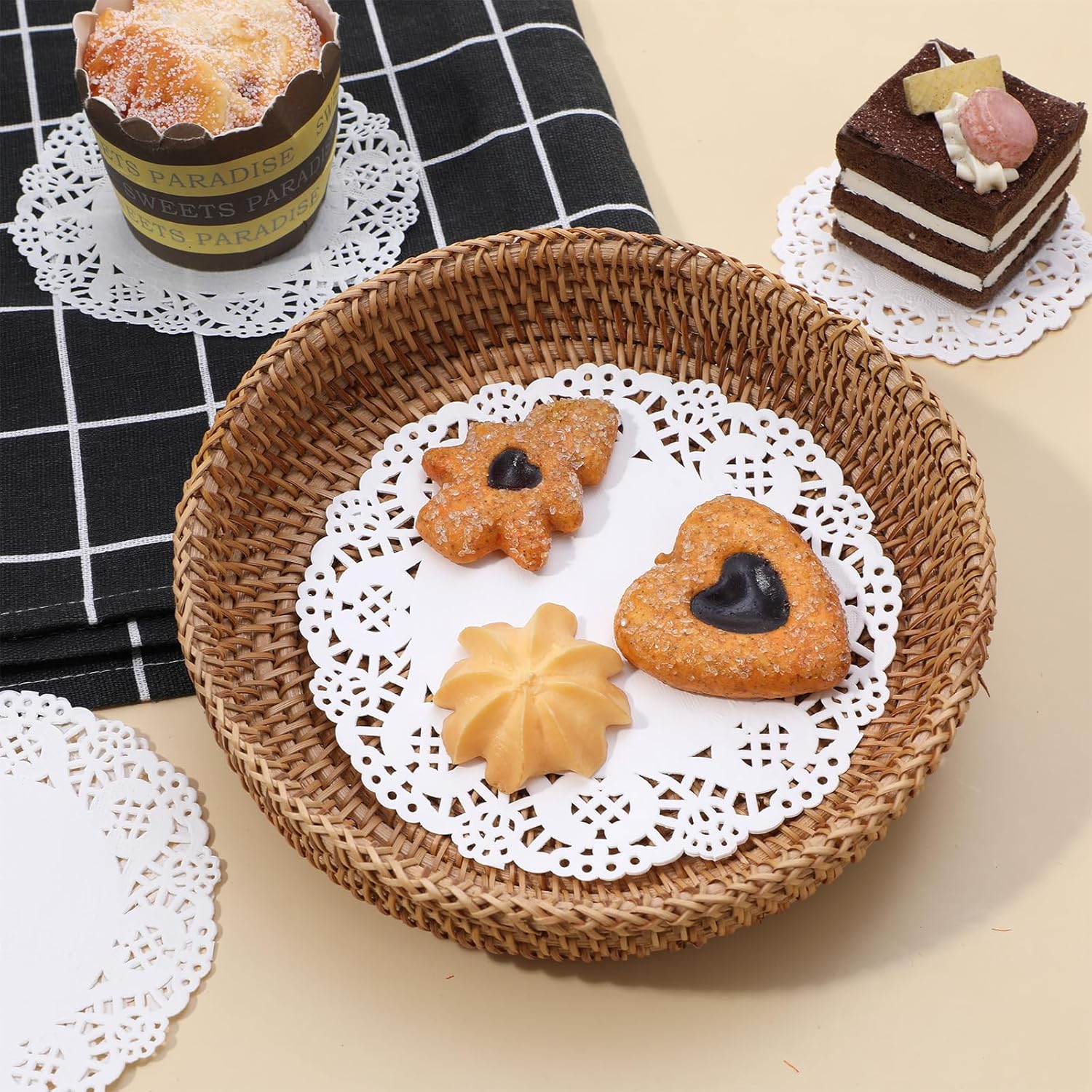 300 Pcs Paper Doilies, 3 sizes Lace Doilies Paper Round Disposable Placemats White-Doilies for Tables Dessert Trays Party Craft Wedding Birthday Cakes Tableware Decorations (3.5 in, 4.5 in, 5.5 in) - Image 6