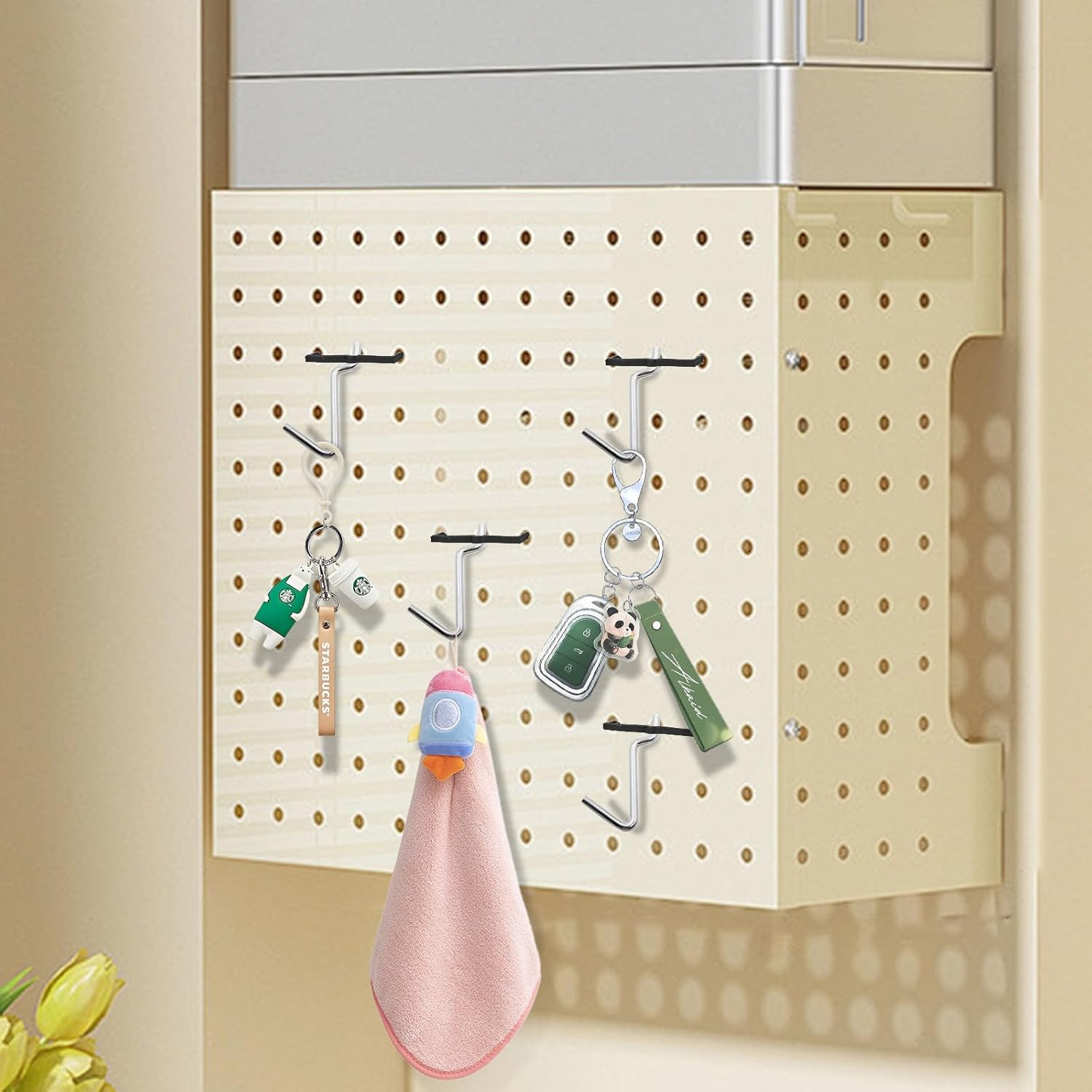 Black Peg Locks Plastic Pegboard Hook Locks Pegboard Display Hook Organizer Fixer Peg Board Hook Clip Retainers Pegboard Hook Organizer for Standard 1/4