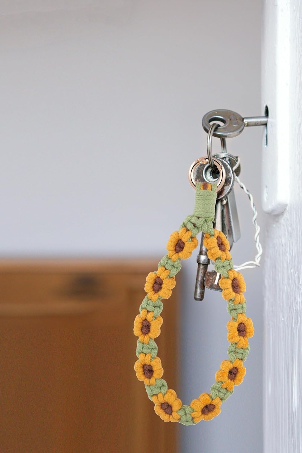 Kvekstio Macrame Keychain Wristlet Keychain, Weavea Floral Keyring Holder Bracelet Cute Lanyard Key Chain for Women - Image 3