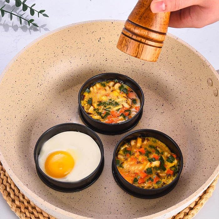 English Muffin Rings, Stainless Steel Crumpet Rings, 4 Pcs 4 inch Nonstick Metal Round Ring Molds with Silicone Oil Brush - Image 3