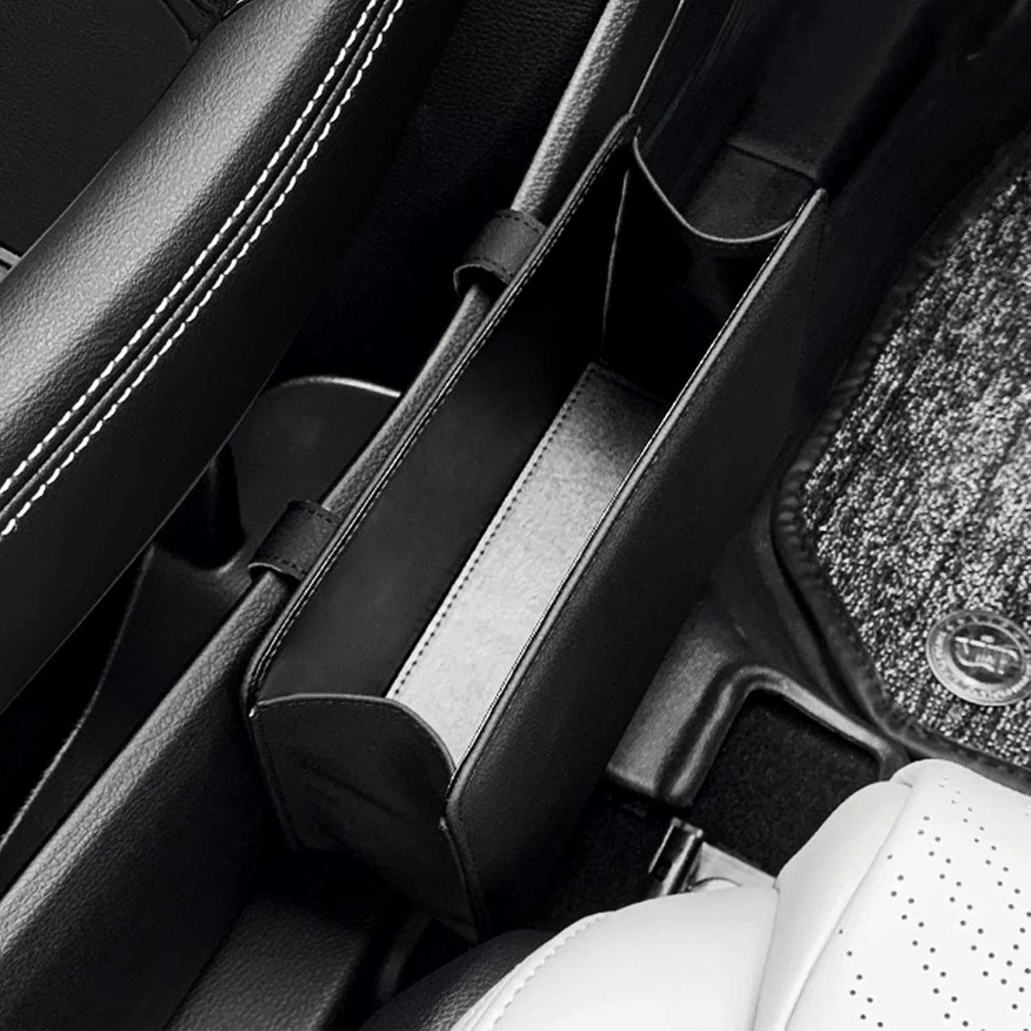 Car Trash Can, Leather Vehicle Trash Bin Car Dustbin Garbage Organizer Holder with 30 Pcs Trash Bags, Foldable Hanging Mini Cars Storage Bag Container for Auto, SUV (Black) - Image 4