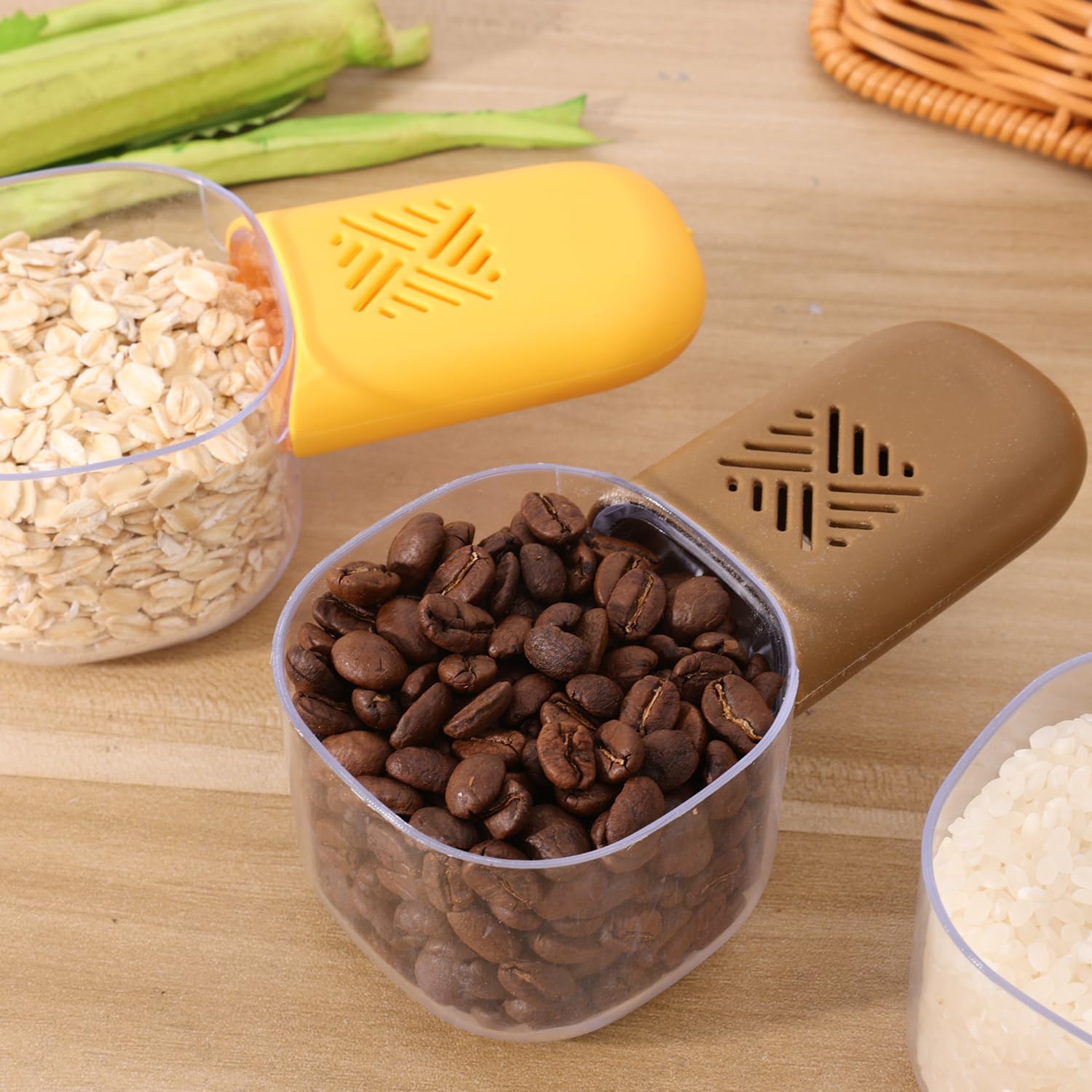 2-in-1 Food Scoop and Airtight Clip - Ideal for Pet Food, Flour, Rice & Coffee - 1 Piece - Image 3