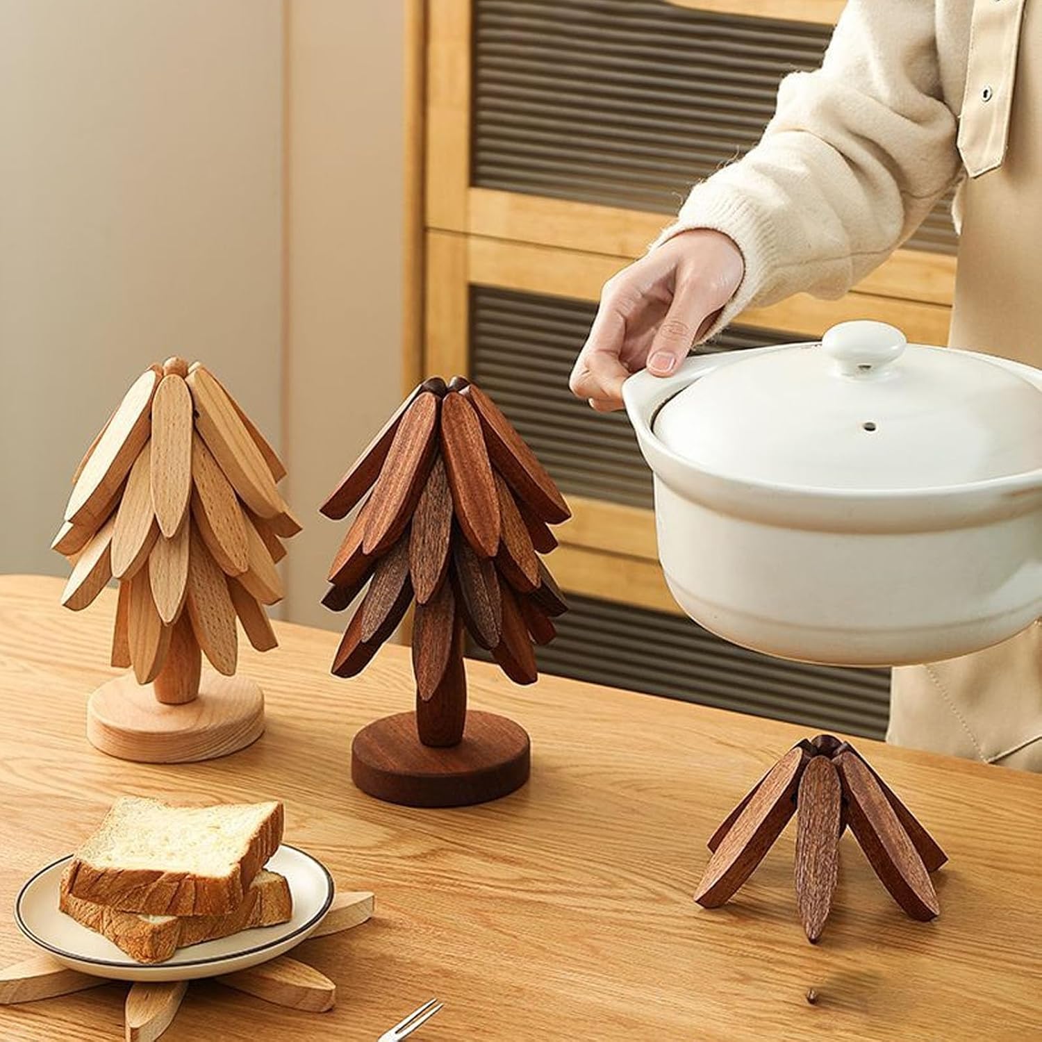 2-Piece Foldable Christmas Tree Design Pot Holders Set Decorative Heat Resistant Trivets with Holder for Hot Pans - Image 4