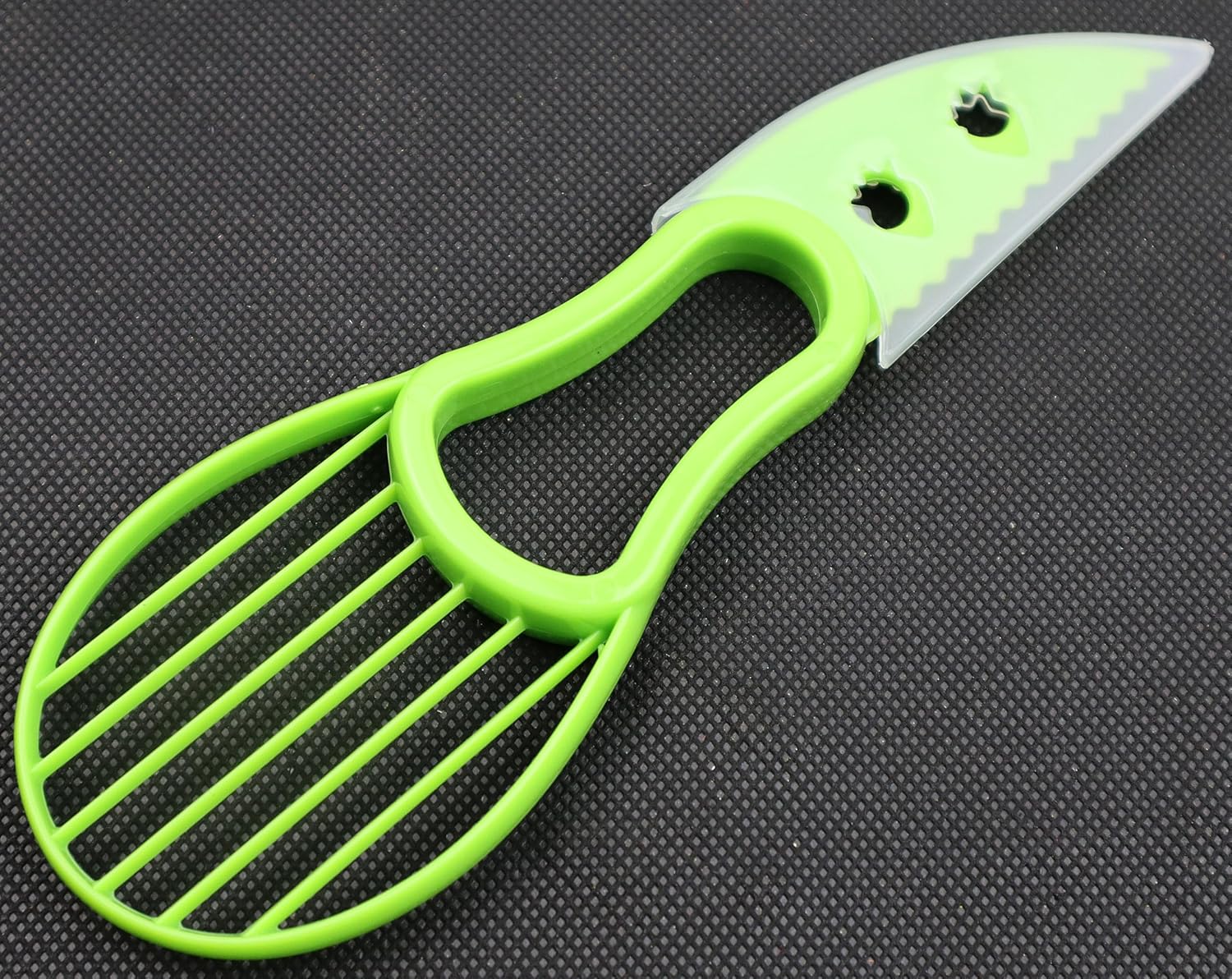 3-in-1 Avocado Tool - Safe Cutter, Pitter and Spoon in One - Green - Set of 1 - Image 4