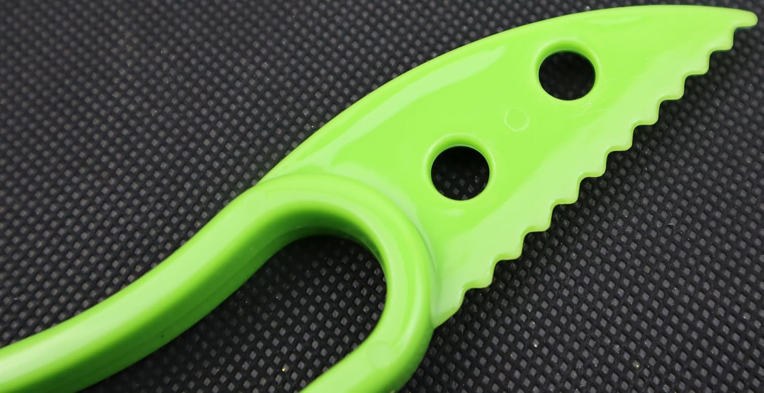 3-in-1 Avocado Tool - Safe Cutter, Pitter and Spoon in One - Green - Set of 1 - Image 6