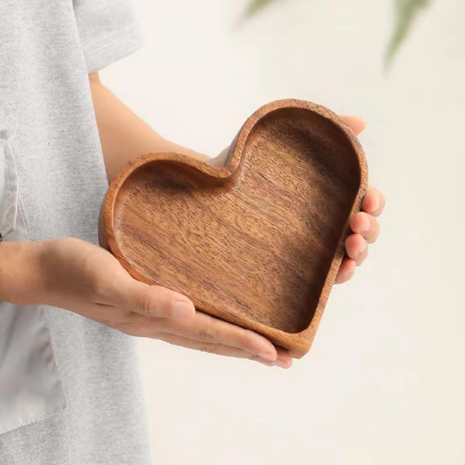 4-Piece Heart-Shaped Wooden Bowl Set Snack Fruit Dried Food Nut Candy Storage Decorative Display Bowls - Image 3