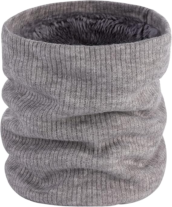 Light Grey Fleece Scarf for Winter Sports Warmth and Comfort - Image 1