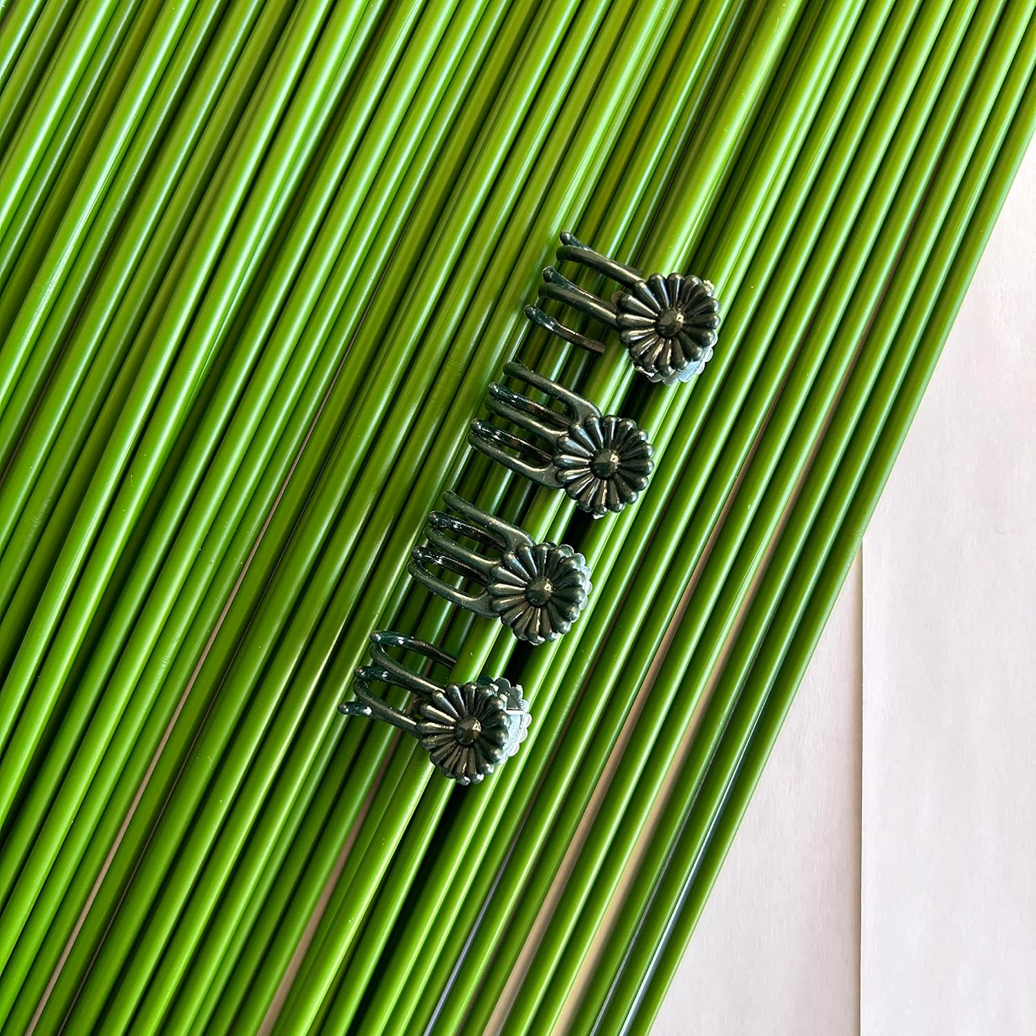 40 Reusable Plant Support Clips - Garden Tool for Supporting and Guiding Plants and Flowers - Image 6