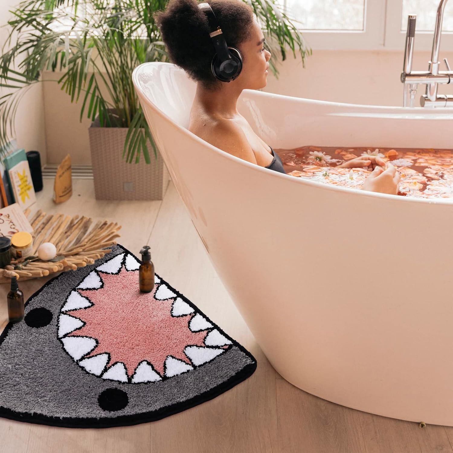 Bathroom Rug Bath Mat Shark Shaped Non Slip Bath Rug Extra Soft and Absorbent Microfiber Bath Rugs for Bathroom Floor Tub and Shower Dry Quickly - Image 2