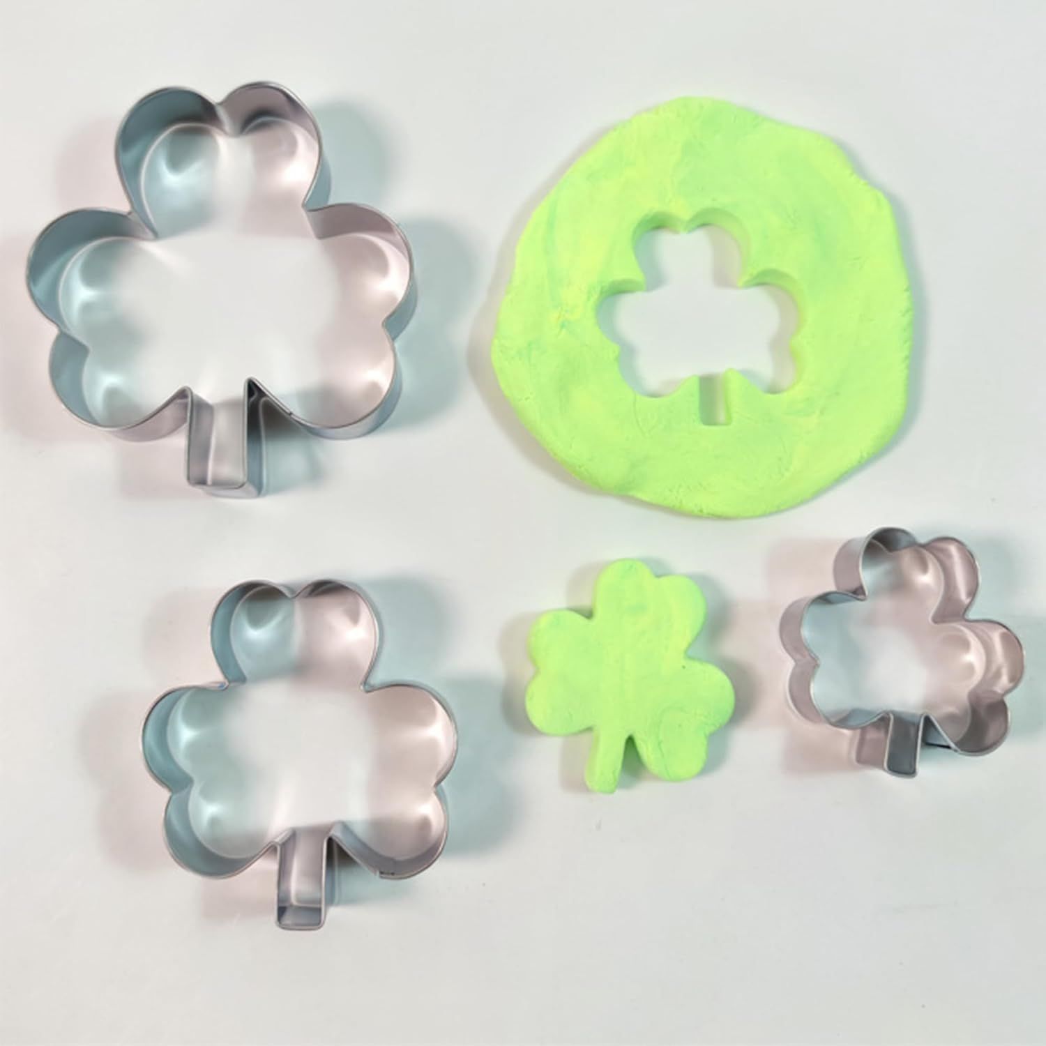 3Pcs St. Patrick’s Day Shamrock Cookie Cutter Set, Metal Clover Cookie Cutter Set for Baking, Stainless Steel Biscuit Cutters for Irish Holiday Party Supplies - Image 2