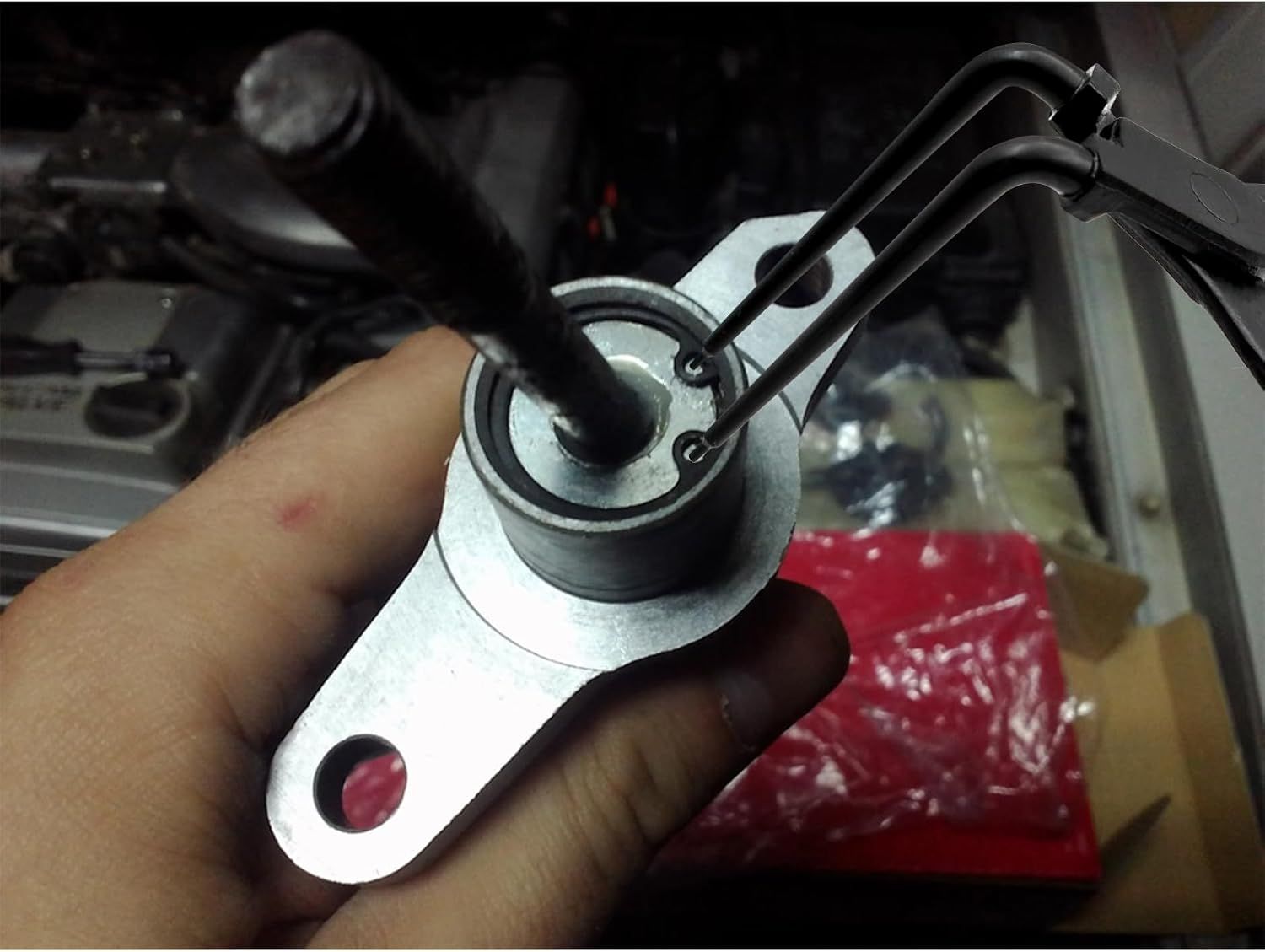 90 Degree Long Nose Snap Ring Pliers, Internal Master Cylinder Circlip Bent Lock Retaining Ring Pliers for Trucks Motorcycles Cars - Image 2