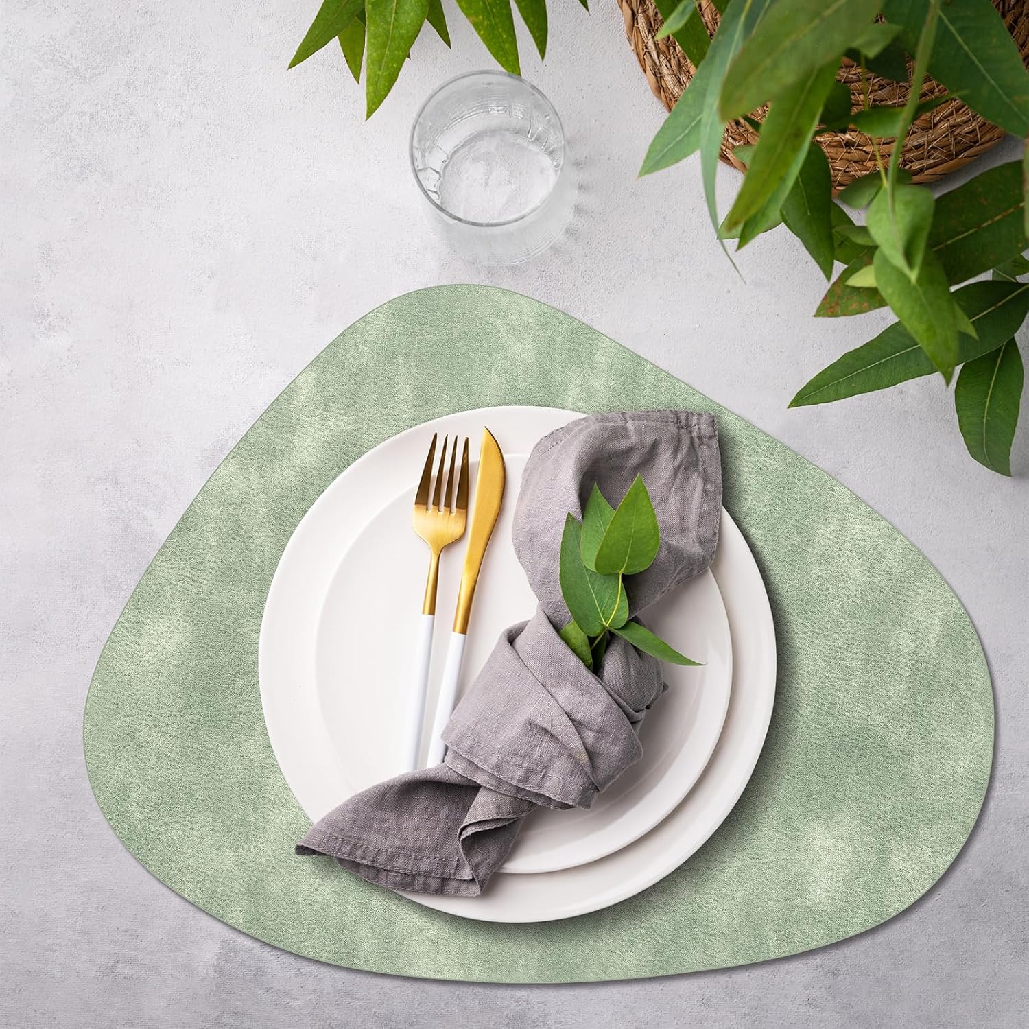 Placemats, Heat Resistant Round Placemats Set of 4 Washable 13 x 17 Inch, Waterproof Table Mats Wipeable for Kitchen, Dining Room Table Christmas Decor, Green - Image 6