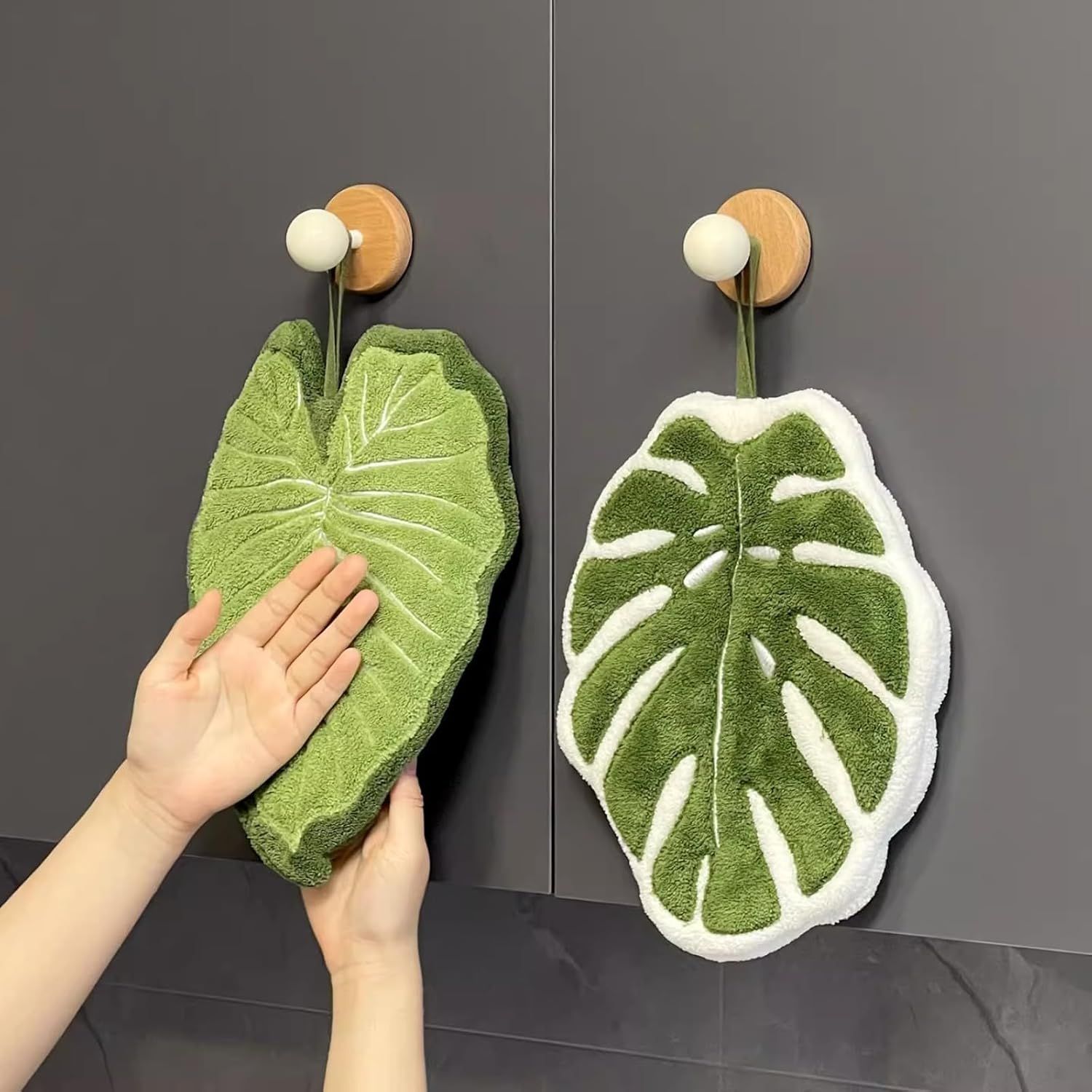 2 Pcs Set Leaf Design Coral Fleece Hand Towel Soft Absorbent Towel for Kitchen, Bathroom, and Countertop Decor - Image 3
