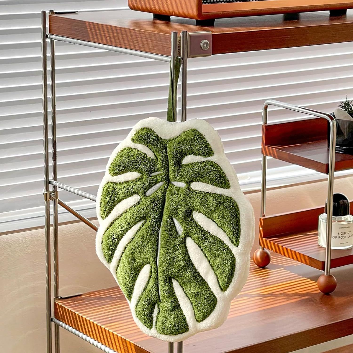 2 Pcs Set Leaf Design Coral Fleece Hand Towel Soft Absorbent Towel for Kitchen, Bathroom, and Countertop Decor - Image 4