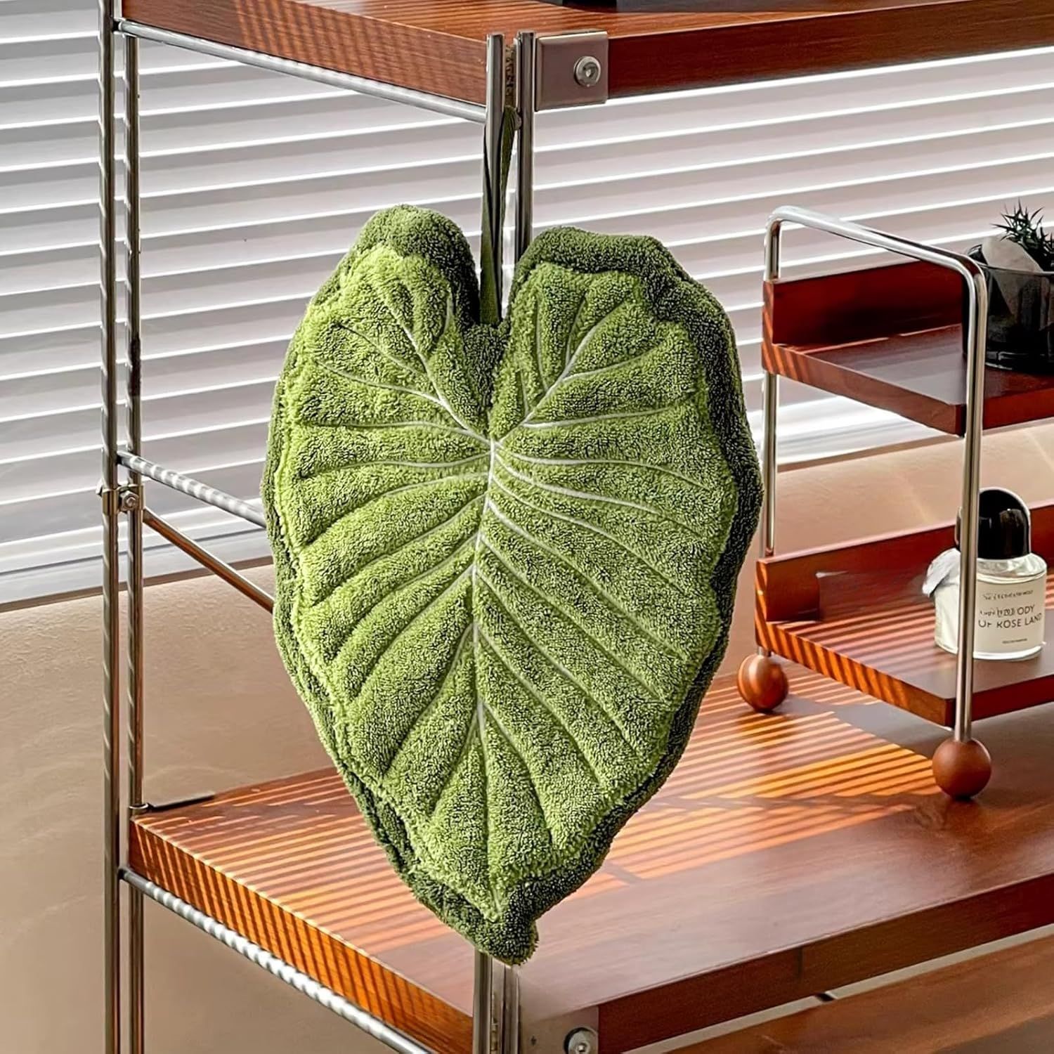 2 Pcs Set Leaf Design Coral Fleece Hand Towel Soft Absorbent Towel for Kitchen, Bathroom, and Countertop Decor - Image 5