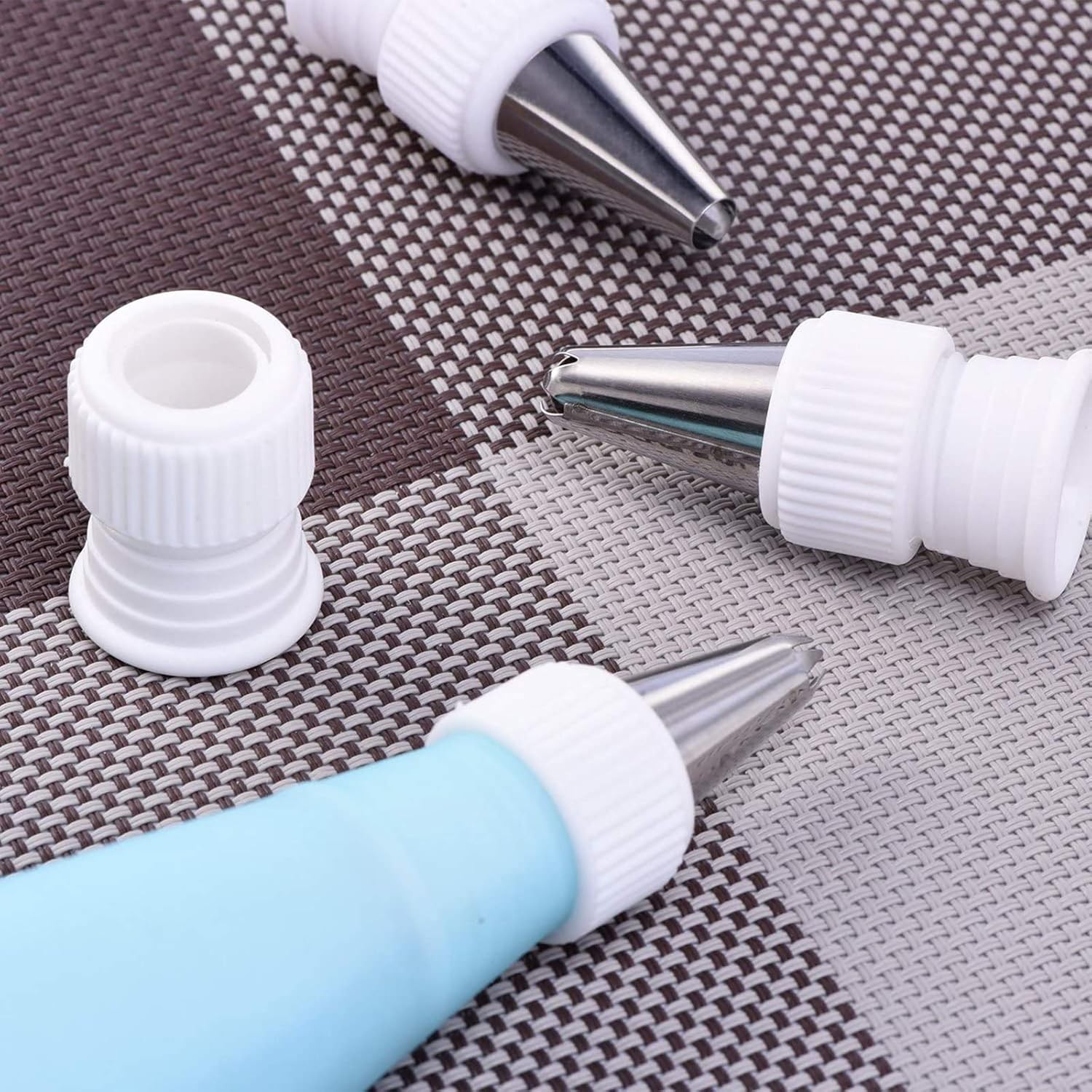 30 Pieces Coupler Piping Bag Plastic Standard Couplers Cake Decorating Pipe Tip for Frosting Icing Nozzles (1.2 x 1 Inch) - Image 4