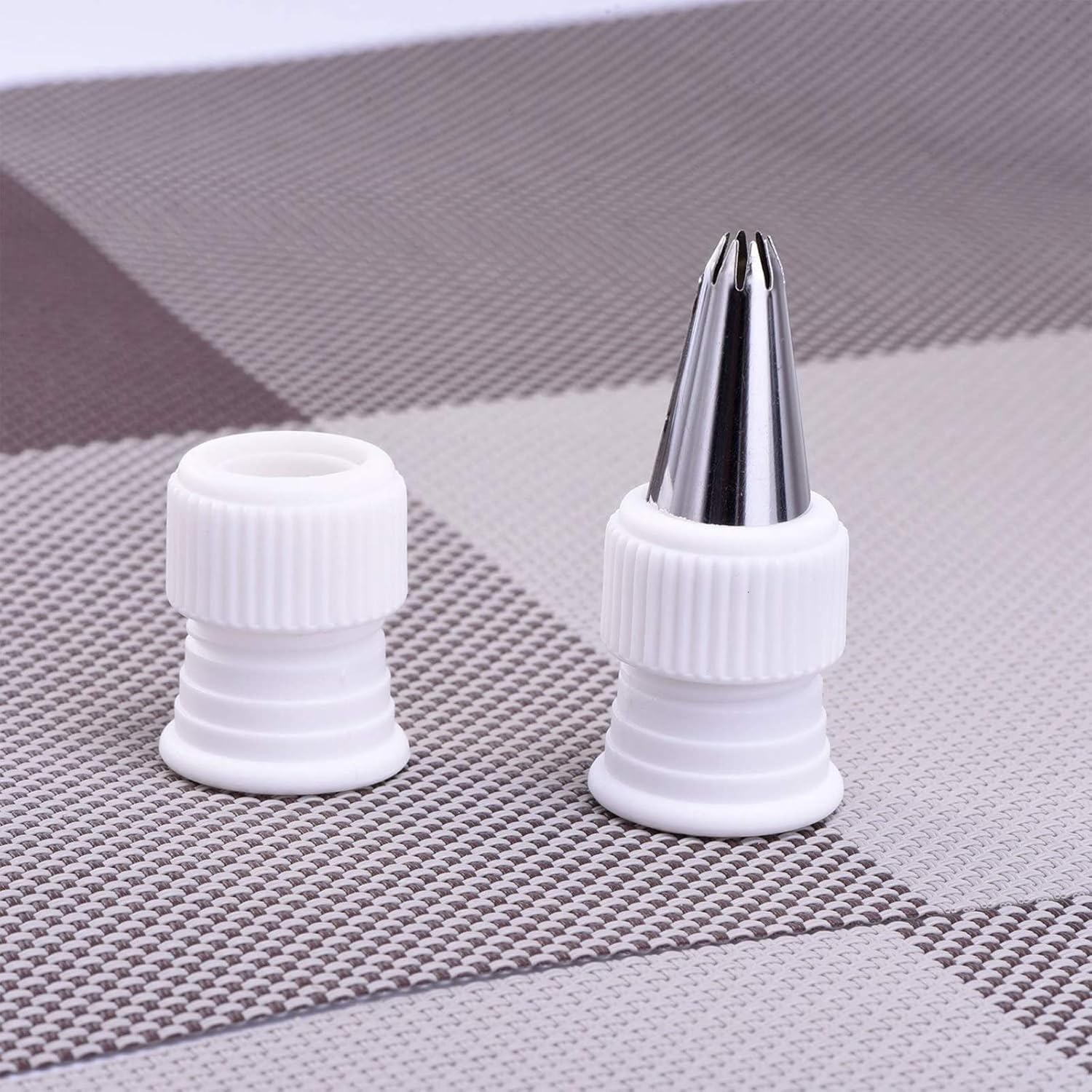 30 Pieces Coupler Piping Bag Plastic Standard Couplers Cake Decorating Pipe Tip for Frosting Icing Nozzles (1.2 x 1 Inch) - Image 5
