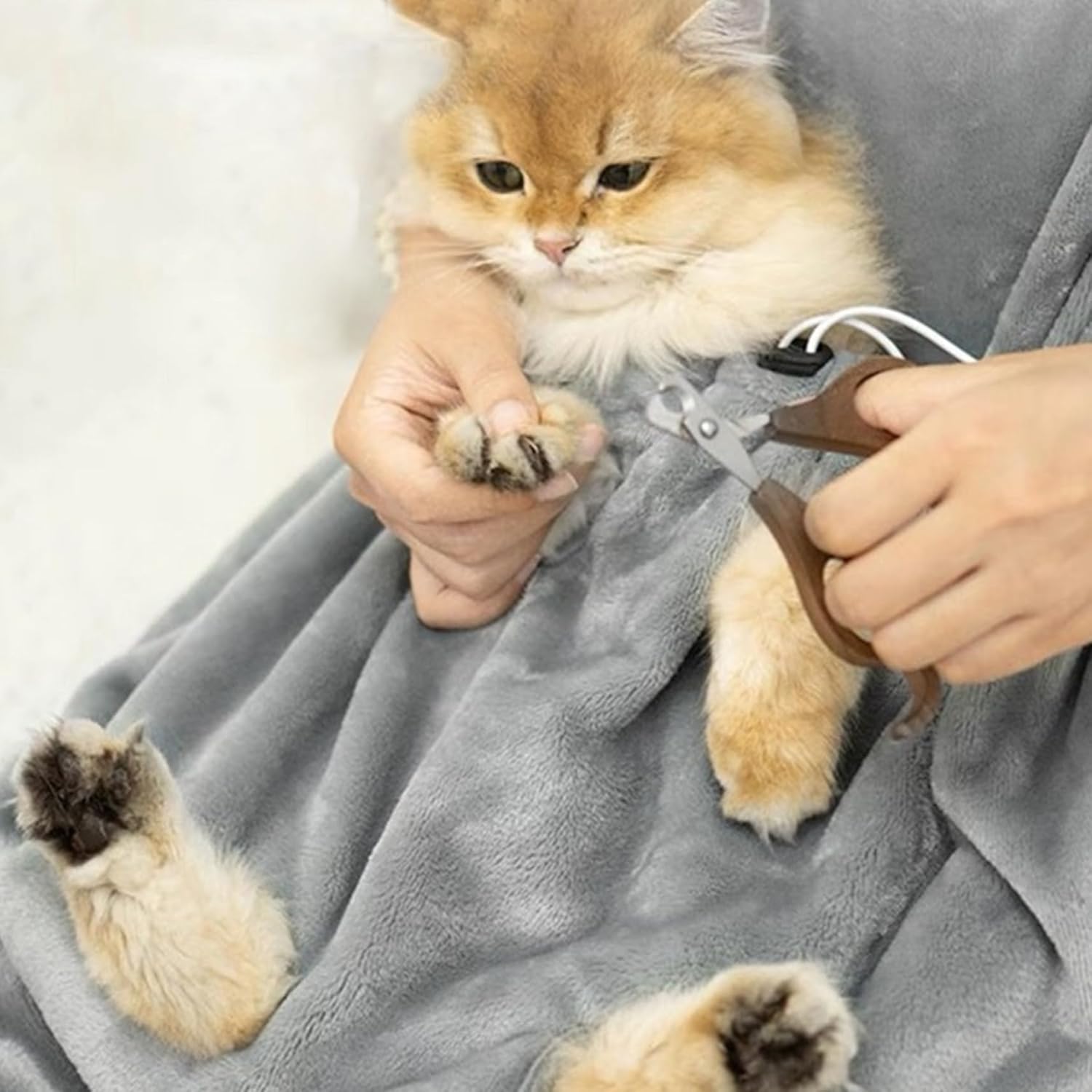 Cat Sling Soft Flannel Cat Apron with Claws Holes Multifunctional Adjustable Pet Carrier for Nail Cutting Cozy Sleeping Petting - Image 2