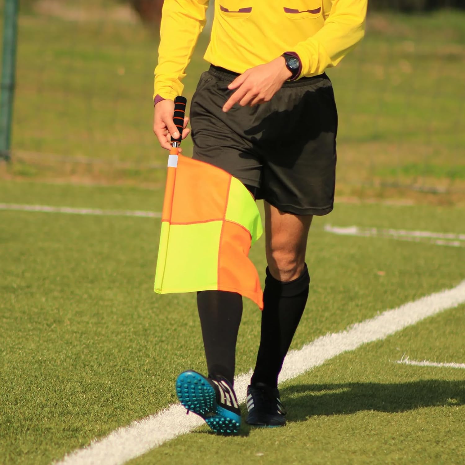 Soccer referee set - 2-piece blocked soccer flag - Red and yellow referee cards - With storage bag - Stainless steel whistle with black lanyard - Image 4