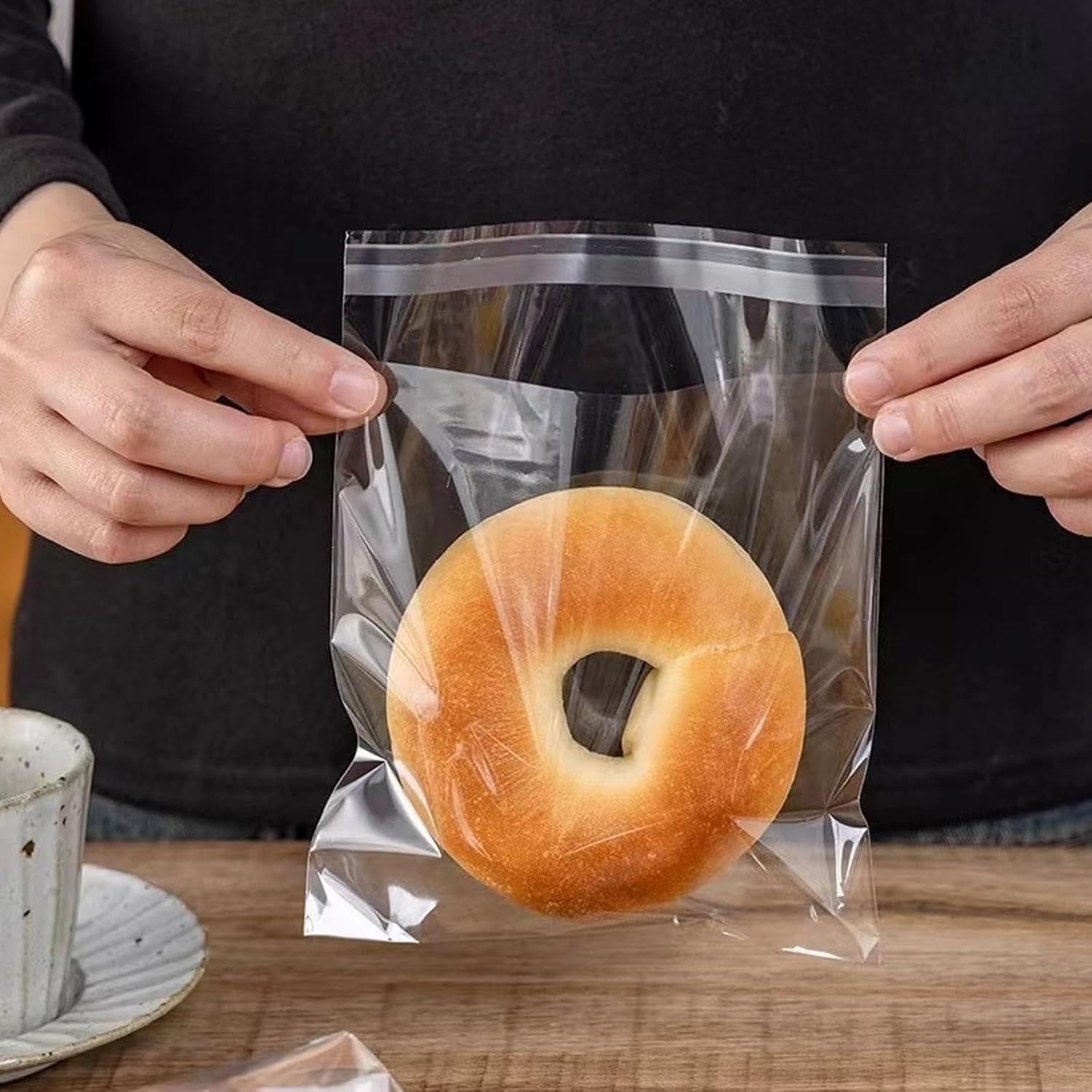 Cellophane bags - 100 small clear cellophane cookie bags - food safe - sealed with clear self-adhesive OPP display seal for cookies, lollies, envelopes, gifts, cards and photos (10 x 15 cm) - Image 3